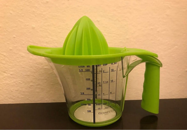 Plastic juicer